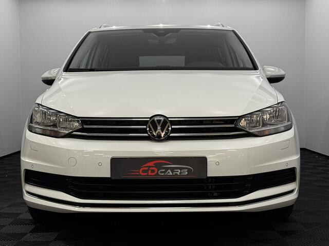 Volkswagen TOURAN 1.5 TSI Active 7 Persoons Clima, Parkeersensoren, Apple carplay, Keyless start, Virtual desk, Stoelverwarming