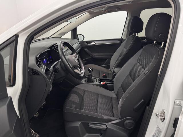 Volkswagen TOURAN 1.5 TSI Active 7 Persoons Clima, Parkeersensoren, Apple carplay, Keyless start, Virtual desk, Stoelverwarming