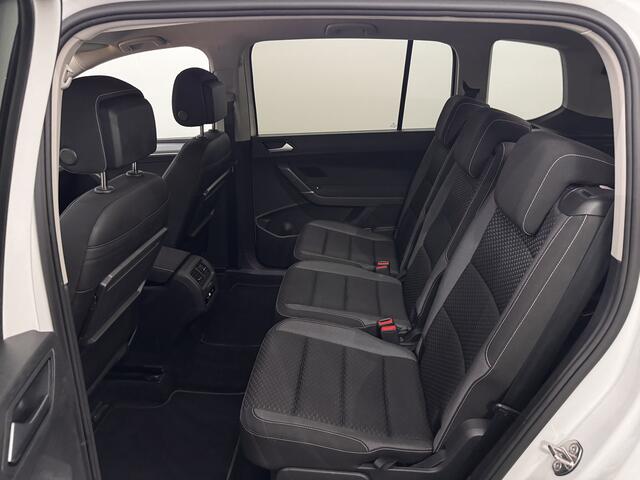 Volkswagen TOURAN 1.5 TSI Active 7 Persoons Clima, Parkeersensoren, Apple carplay, Keyless start, Virtual desk, Stoelverwarming