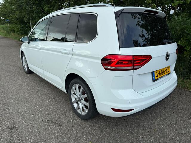 Volkswagen TOURAN 1.5 TSI Highline 7-Persoons, Panoramadak, Grote navigatie!