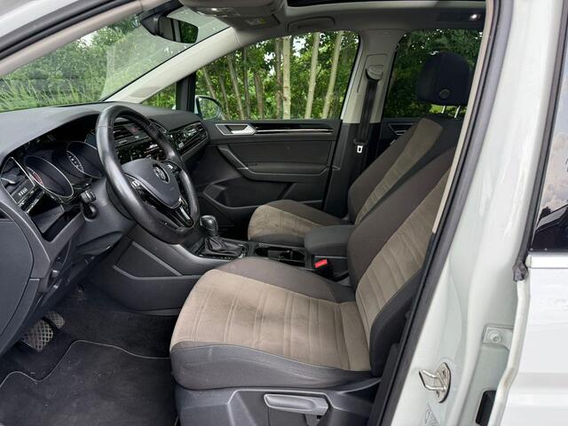 Volkswagen TOURAN 1.5 TSI Highline 7-Persoons, Panoramadak, Grote navigatie!