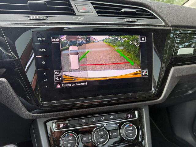 Volkswagen TOURAN 1.5 TSI Highline 7-Persoons, Panoramadak, Grote navigatie!