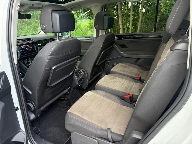 Volkswagen TOURAN 1.5 TSI Highline 7-Persoons, Panoramadak, Grote navigatie!