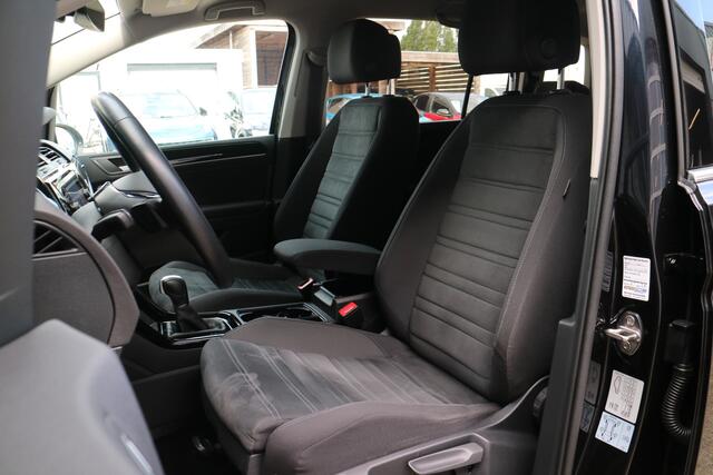 Volkswagen TOURAN 1.5 TSI Highline | DSG | Trekhaak! | Camera | Compleet! |