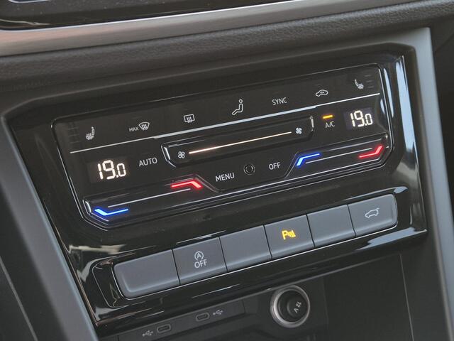 Volkswagen TOURAN 1.5 TSI Comfortline Business 7p Automaat / Keyless-pakket / Adaptief cruise control / Apple Carplay Android Auto / Stoelverwarming / Elektrische bedienbare achterklep / Keyless Entry/Start / Climate control /