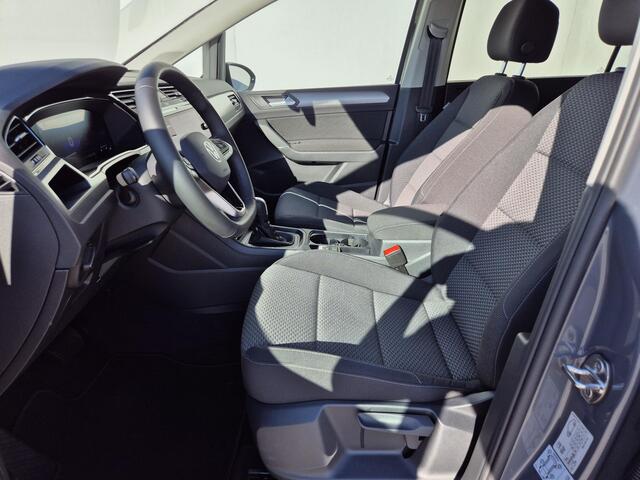 Volkswagen TOURAN 1.5 TSI Comfortline Business 7p Automaat / Keyless-pakket / Adaptief cruise control / Apple Carplay Android Auto / Stoelverwarming / Elektrische bedienbare achterklep / Keyless Entry/Start / Climate control /