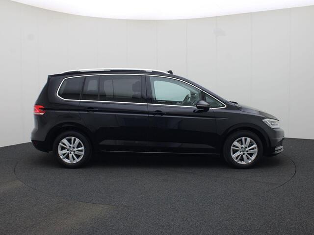 Volkswagen TOURAN Highline 7P 1.5 TSI 150PK DSG · 7-Persoons · Panoramadak · Trekhaak · Camera + Parkeersensoren