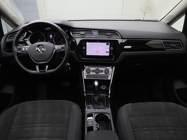 Volkswagen TOURAN Highline 7P 1.5 TSI 150PK DSG · 7-Persoons · Panoramadak · Trekhaak · Camera + Parkeersensoren