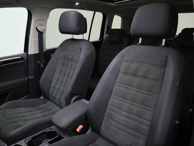 Volkswagen TOURAN Highline 7P 1.5 TSI 150PK DSG · 7-Persoons · Panoramadak · Trekhaak · Camera + Parkeersensoren