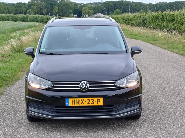 Volkswagen TOURAN 1.5 TSI Comfortline Active 7-Pers. /Navi/Clima/16"/Parkhulp V+A/Stoelverw./