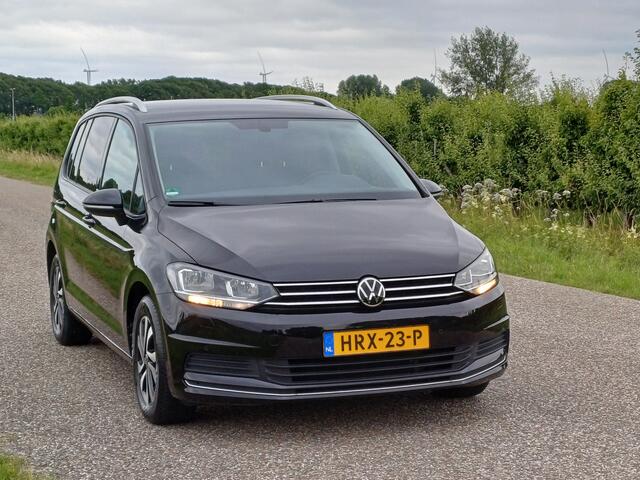 Volkswagen TOURAN 1.5 TSI Comfortline Active 7-Pers. /Navi/Clima/16"/Parkhulp V+A/Stoelverw./