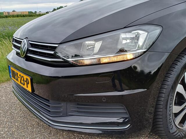 Volkswagen TOURAN 1.5 TSI Comfortline Active 7-Pers. /Navi/Clima/16"/Parkhulp V+A/Stoelverw./