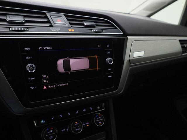 Volkswagen TOURAN Comfortline 1.4 110kW/150PK TSI DSG 7-Persoons · Navigatie · Trekhaak · Stoelverwarming · Apple Car Play ·