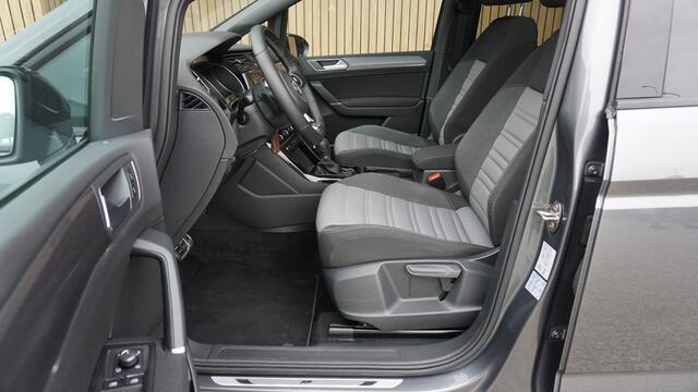 Volkswagen TOURAN 1.8 TSI 180PK DSG 2x R-Line 7-Zits Pano.Dak LED Elek.Trekhaak 18inch LM A-Camera 29003km! *Unieke Touran*