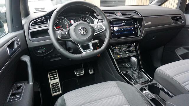 Volkswagen TOURAN 1.8 TSI 180PK DSG 2x R-Line 7-Zits Pano.Dak LED Elek.Trekhaak 18inch LM A-Camera 29003km! *Unieke Touran*
