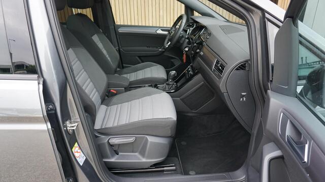 Volkswagen TOURAN 1.8 TSI 180PK DSG 2x R-Line 7-Zits Pano.Dak LED Elek.Trekhaak 18inch LM A-Camera 29003km! *Unieke Touran*
