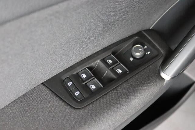 Volkswagen TOURAN 1.8 TSI, 180PK, Highline 7-Persoons, Navigatie, LED, Stoelverwarming, Camera
