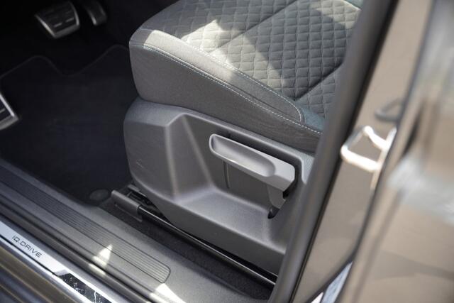Volkswagen TOURAN 1.5TSI/150pk R-Line 7p DSG automaat|2019|PDC+Camera|Lane Assist|Cruise+ACC|Navi|Clima|El. achterklep|trekhaak|18"LMV