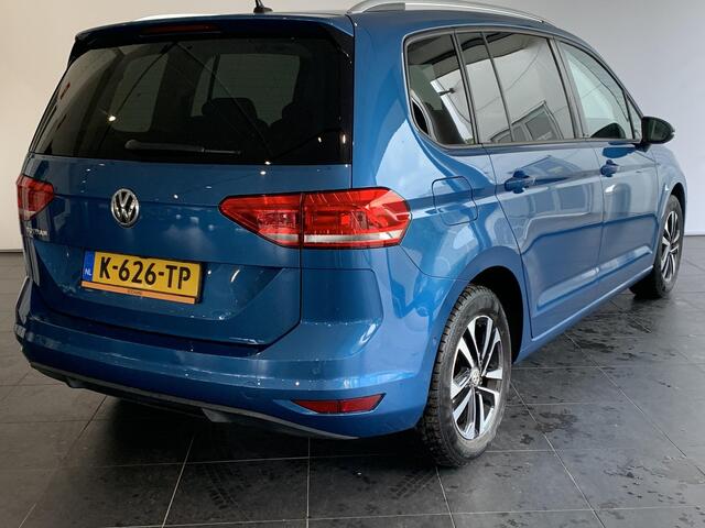 Volkswagen TOURAN 1.5 TSI Highline Business R 7p AUTOMAAT | NAVIGATIE | ACHTERUITRIJCAMERA | PARKEERSENSOREN VOOR-EN ACHTER | 7-ZITS