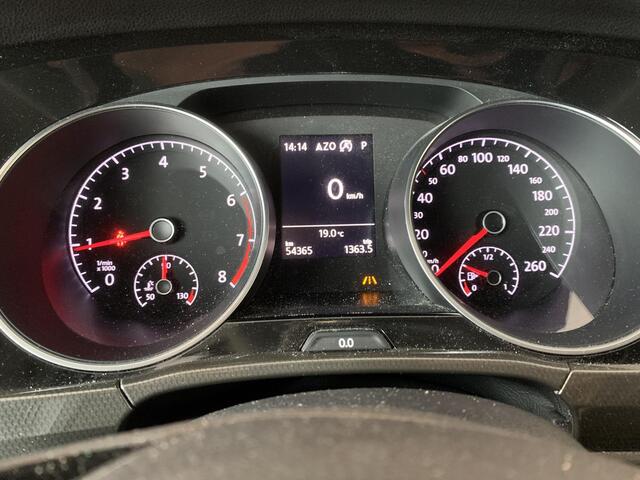Volkswagen TOURAN 1.5 TSI Highline Business R 7p AUTOMAAT | NAVIGATIE | ACHTERUITRIJCAMERA | PARKEERSENSOREN VOOR-EN ACHTER | 7-ZITS