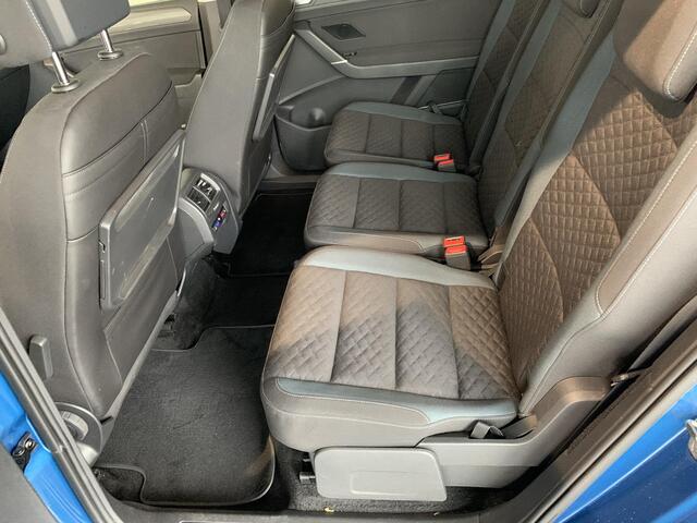 Volkswagen TOURAN 1.5 TSI Highline Business R 7p AUTOMAAT | NAVIGATIE | ACHTERUITRIJCAMERA | PARKEERSENSOREN VOOR-EN ACHTER | 7-ZITS