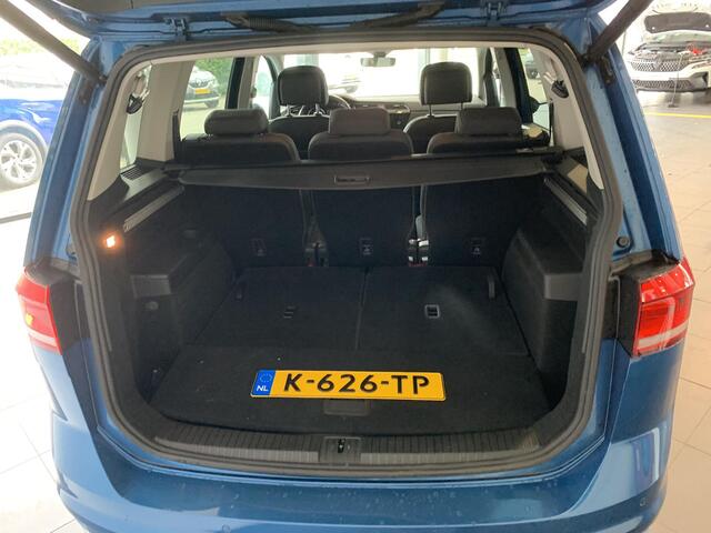 Volkswagen TOURAN 1.5 TSI Highline Business R 7p AUTOMAAT | NAVIGATIE | ACHTERUITRIJCAMERA | PARKEERSENSOREN VOOR-EN ACHTER | 7-ZITS