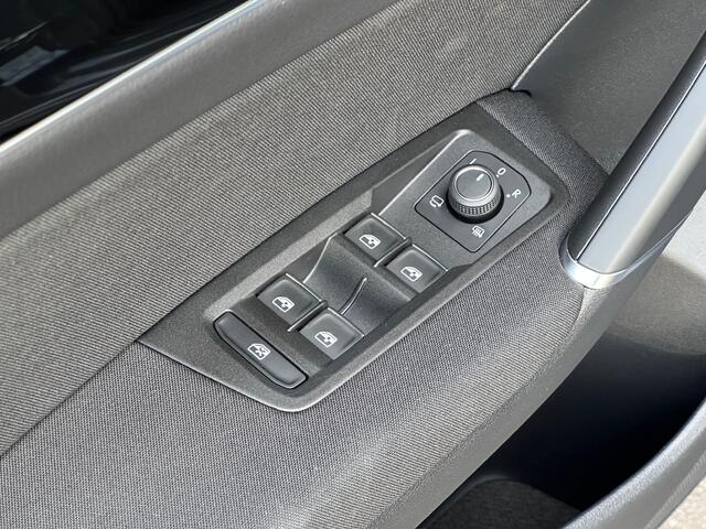Volkswagen TOURAN 1.5 TSI 150pk DSG R-line Highline | Led | Trekhaak | Dode hoek | Camera | Keyless | Rijklaar incl. garantie