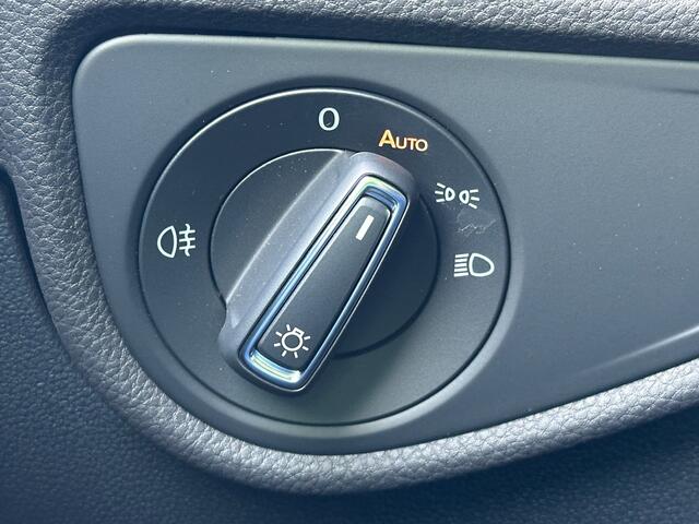 Volkswagen TOURAN 1.5 TSI 150pk DSG R-line Highline | Led | Trekhaak | Dode hoek | Camera | Keyless | Rijklaar incl. garantie