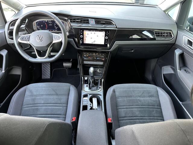 Volkswagen TOURAN 1.5 TSI 150pk DSG R-line Highline | Led | Trekhaak | Dode hoek | Camera | Keyless | Rijklaar incl. garantie