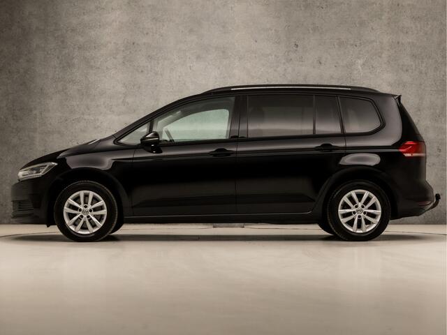 Volkswagen TOURAN 1.2 TSI Sportline 7 Persoons (NAVIGATIE, CLIMATE, STOELVERWARMING, GETINT GLAS, TREKHAAK, SPORTSTOELEN, LM VELGEN, LED KOPLAMPEN, NIEUWE APK, NIEUWSTAAT)