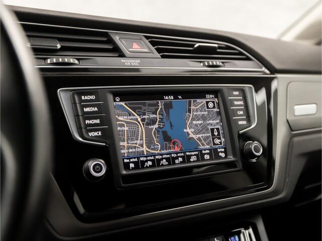 Volkswagen TOURAN 1.2 TSI Sportline 7 Persoons (NAVIGATIE, CLIMATE, STOELVERWARMING, GETINT GLAS, TREKHAAK, SPORTSTOELEN, LM VELGEN, LED KOPLAMPEN, NIEUWE APK, NIEUWSTAAT)