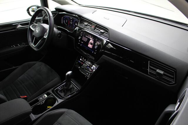 Volkswagen TOURAN 1.5 TSI Highline 7-Persoons Automaat Android Auto / Apple Carplay | Dodehoekassistent | Cruise Control