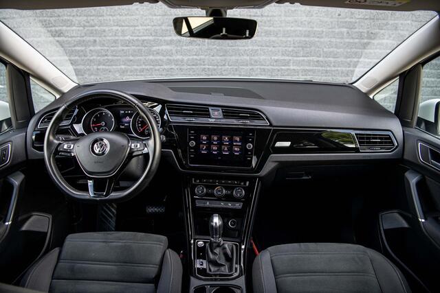 Volkswagen TOURAN 1.5 TSi 150pk Highline Business R 7p | Keyless | Full LED | Camera | Stoelverwarming