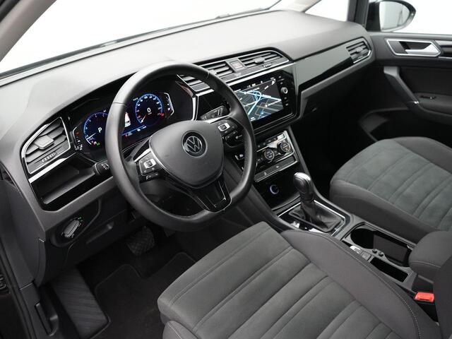 Volkswagen TOURAN 7 pers. 1.5 TSI 150 pk DSG Highline Business R | Digital Cockpit Pro | LED Plus | Adaptive Cruise | Sportonderstel | Achteruitrijcamera |