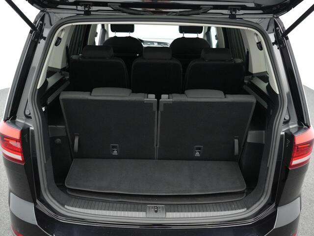 Volkswagen TOURAN 7 pers. 1.5 TSI 150 pk DSG Highline Business R | Digital Cockpit Pro | LED Plus | Adaptive Cruise | Sportonderstel | Achteruitrijcamera |