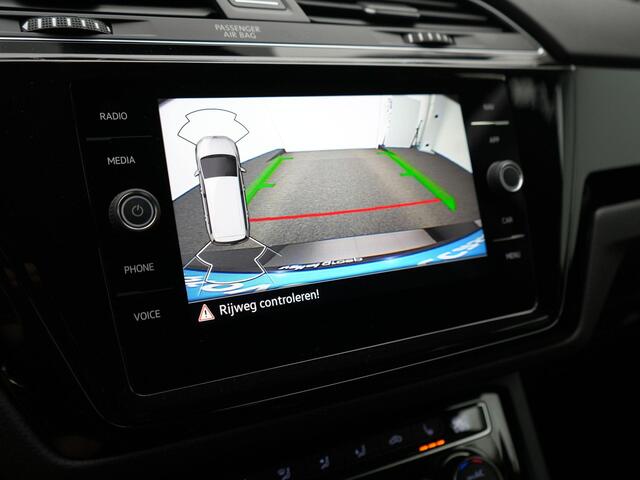 Volkswagen TOURAN 7 pers. 1.5 TSI 150 pk DSG Highline Business R | LED Plus | Stoel- /achterbankverwarming | Adaptive Cruise | Sportonderstel | Achteruitrijcamera | 17 inch