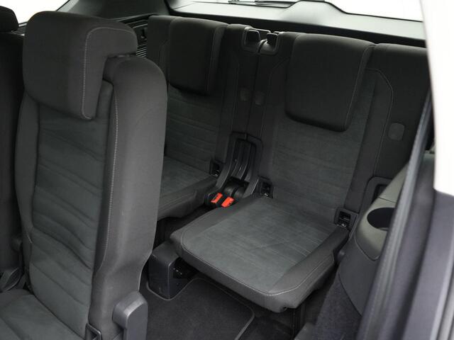 Volkswagen TOURAN 7 pers. 1.5 TSI 150 pk DSG Highline Business R | LED Plus | Stoel- /achterbankverwarming | Adaptive Cruise | Sportonderstel | Achteruitrijcamera | 17 inch