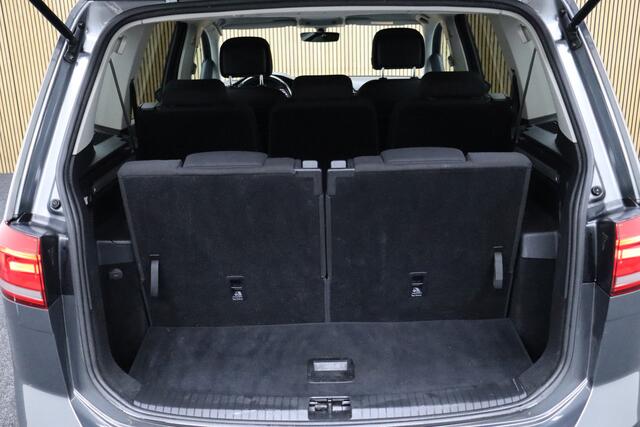 Volkswagen TOURAN 1.4 TSI Highline Business R 7p | Adaptive-cruise | Trekhaak | Parkeerhulp | Navigatie | Clima | Stoel & Stuurverwarming | Apple Carplay & Android Auto | All-season Banden