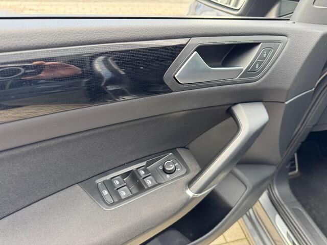 Volkswagen TOURAN 1.4 TSI Highline | DSG Automaat | Sound | Dealer Onderhouden | Trekhaak | Carplay | ACC | Climate | Stoelverwarming | Navigatie | Spiegelpakket | Front Assist | 2 X PDC | Garantie