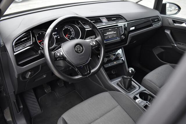 Volkswagen TOURAN 1.4 TSI Highline 7p Carplay - Cruise - Navi - Clima