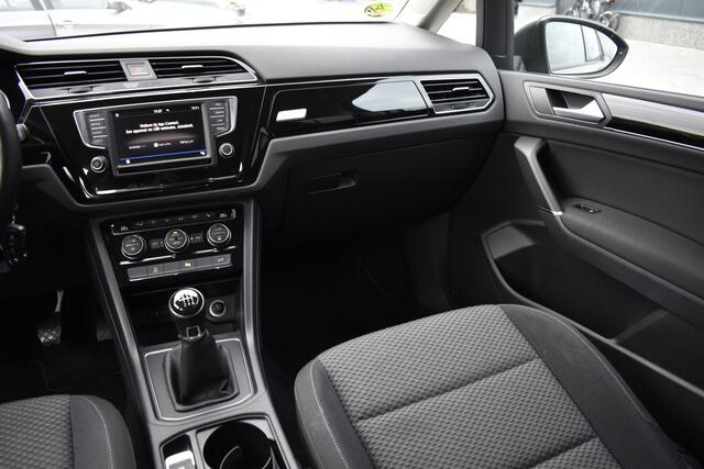 Volkswagen TOURAN 1.4 TSI Highline 7p Carplay - Cruise - Navi - Clima