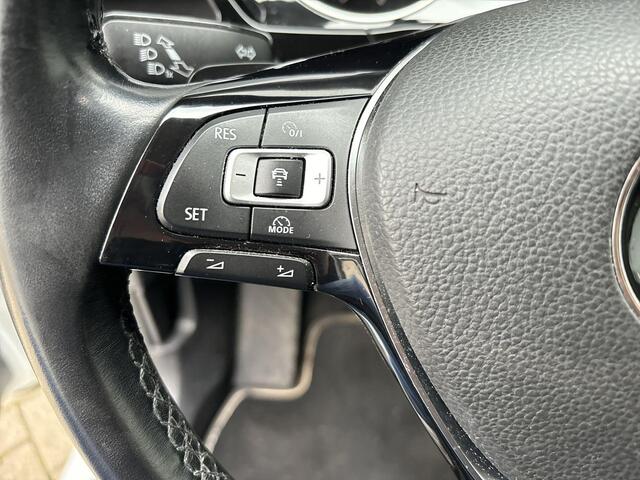 Volkswagen TOURAN 1.4 TSI 150pk DSG Highline Business R 7p · Apple/Android Car Play · P-Sensoren · Elek. Achterklep · Trekhaak · Stoel & Stuur Verwarming · 17'' Inch ·