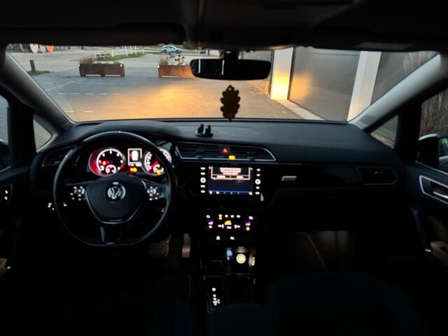 Volkswagen TOURAN 1.6 TDI SCR HL Bns 7p M2018 NAVI CAMERA PDC CLIMATE