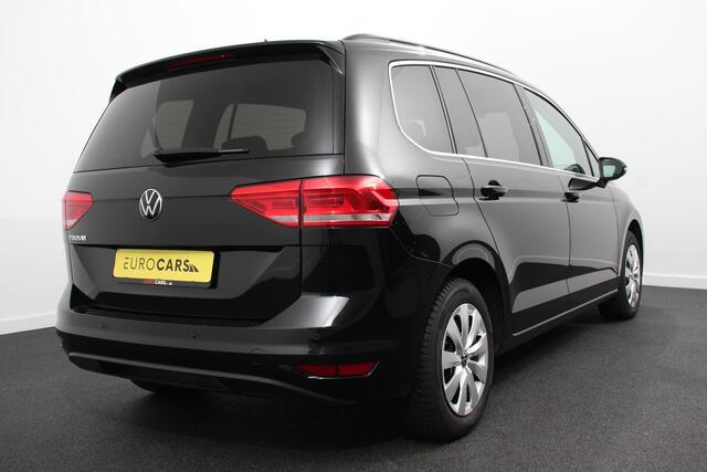 Volkswagen TOURAN 1.5 TSI 150pk DSG Comfortline Plus 7p | Navigatie | Apple Carplay/Android Auto | Wegklapbare trekhaak | Parkeersensoren | Adaptive Cruise Control | Stoelverwarming | Getinte ramen | Climate Control
