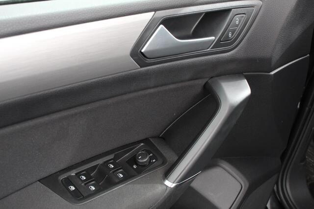 Volkswagen TOURAN 1.5 TSI 150pk DSG Comfortline Plus 7p | Navigatie | Apple Carplay/Android Auto | Wegklapbare trekhaak | Parkeersensoren | Adaptive Cruise Control | Stoelverwarming | Getinte ramen | Climate Control