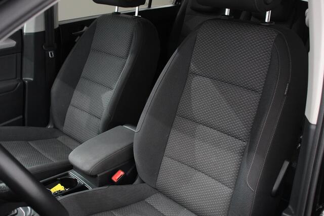 Volkswagen TOURAN 1.5 TSI 150pk DSG Comfortline Plus 7p | Navigatie | Apple Carplay/Android Auto | Wegklapbare trekhaak | Parkeersensoren | Adaptive Cruise Control | Stoelverwarming | Getinte ramen | Climate Control