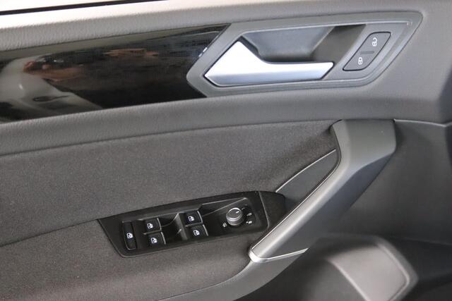Volkswagen TOURAN 1.4 TSI Connected Series, R-line, 7-Persoons, Trekhaak, Apple Carplay/ Andriod auto, ACC,