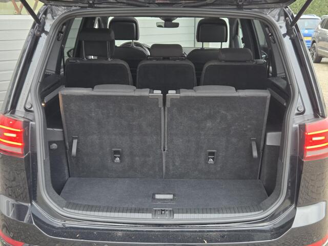 Volkswagen TOURAN 1.4 TSI Highline 2x R-line, 7-Persoons, Panoramadak, LED, Trekhaak.