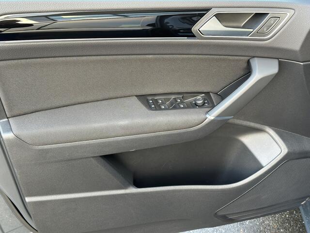 Volkswagen TOURAN 1.5 TSI Highline 7-peroons | Trekhaak | Standkachel | Panoramadak | Keyless | Dode hoek | Rijklaar incl. garantie