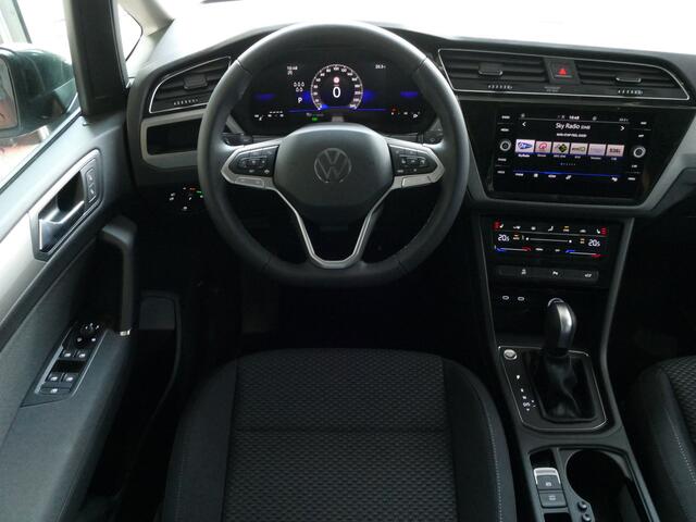 Volkswagen TOURAN 1.5 TSI 150PK 7P CARPLAY NAVI CAMERA LED ELEK.KLEP VIR.COCKPIT DODE.HOEK DET. STOELVERW KEYLESS 7P 7PERS 11/2024 "Volkswagen rijden begint bij Topautos.nl - 75 topmodellen direct op voorraad!"